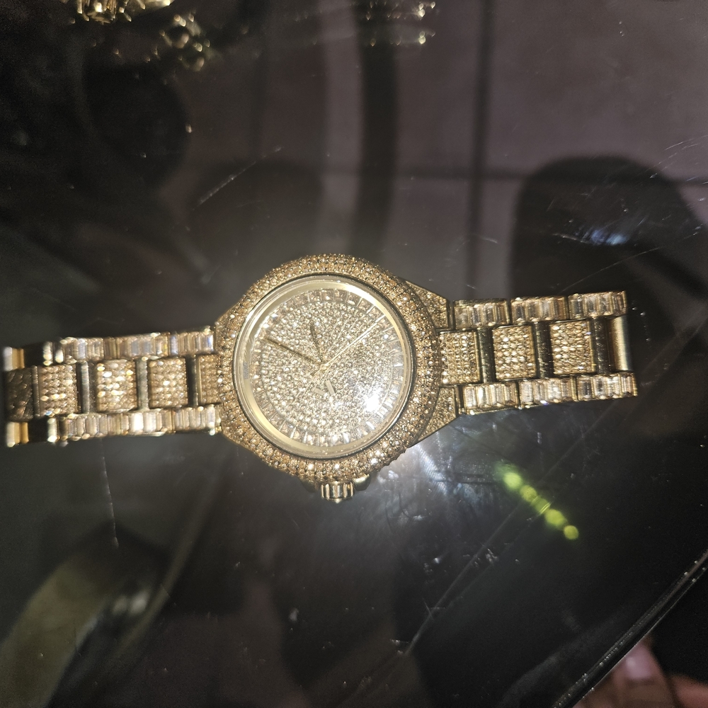 Elegant 1 Silver, 1 Rose Gold and 2 Gold Watches with Crystal Accents. - Picture 5 of 9